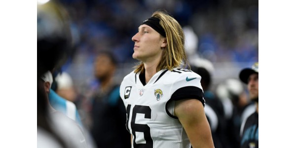 El intento de Trevor Lawrence de vencer a Patrick Mahomes fracasa